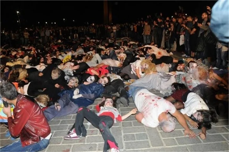 MICHAEL JACKSON HAYRANLARI ZOMBİ OLDU...