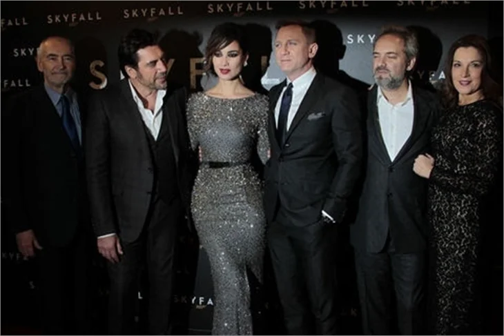 Bond kızı İstanbul'da aşk peşinde!..
