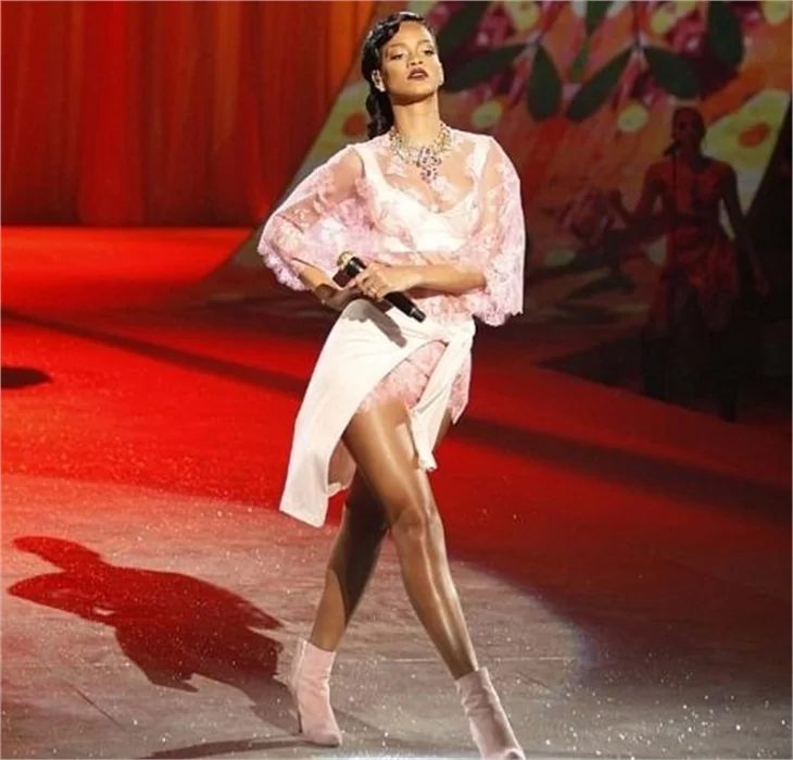 Victoria's Secret 2012 defilesi nefesleri kesti..