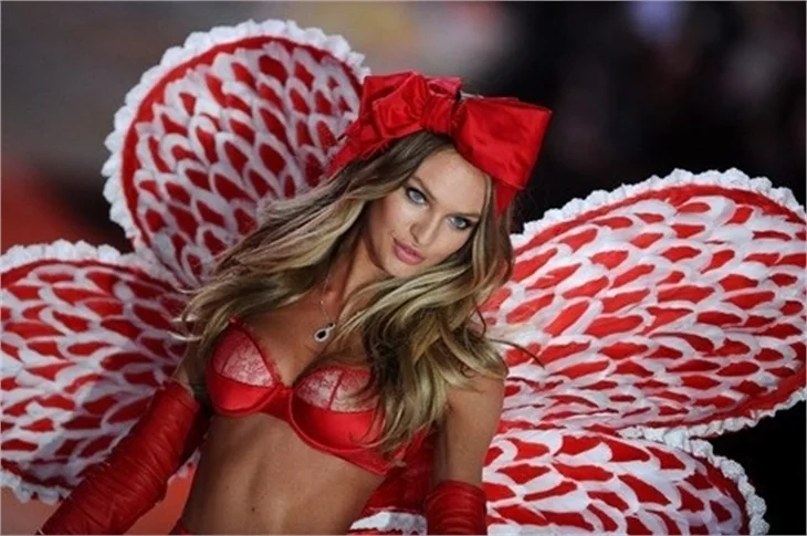 Victoria's Secret 2012 defilesi nefesleri kesti..