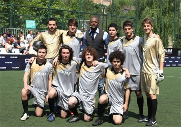 Seksi güzellerden futbol maçı...
