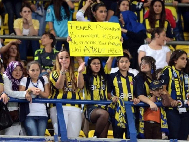 Kadıköy'den "Sarı Lacivert" fotoğraflar...