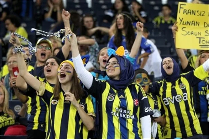 Kadıköy'den "Sarı Lacivert" fotoğraflar...