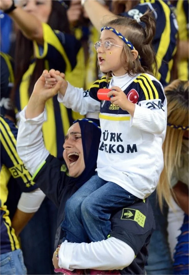 Kadıköy'den "Sarı Lacivert" fotoğraflar...