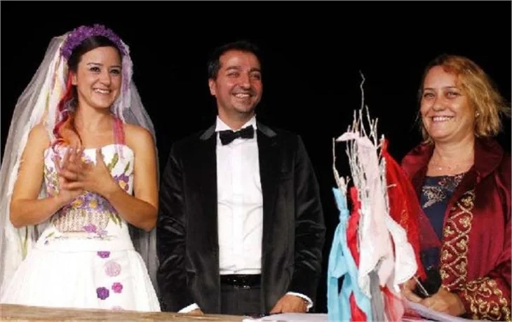 Gelin arabası değil; gelin bisikleti...