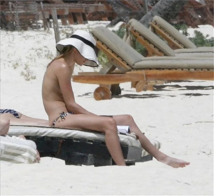 Kate Bosworth'un üstsüz tatili...