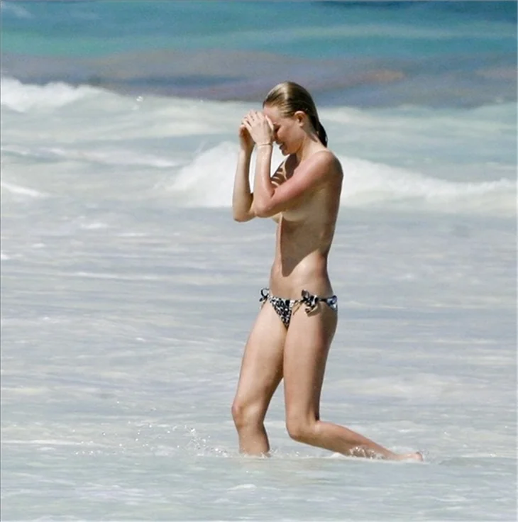 Kate Bosworth'un üstsüz tatili...