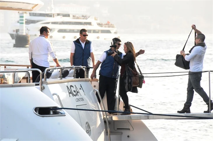 Jennifer Lopez, çocuklarını İstanbul'da bıraktı!
