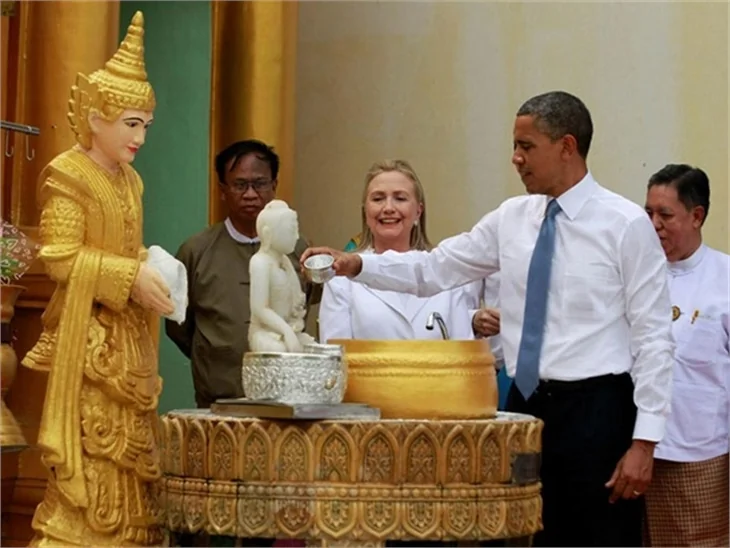 Çıplak ayaklı Obama...
