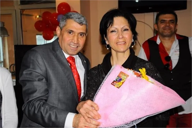 Kadına şiddete cezayı kutladılar...