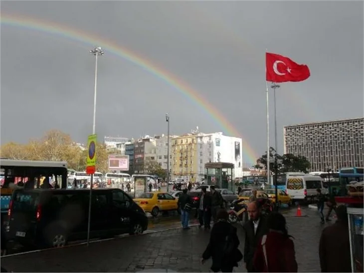 İstanbul gökkuşağıyla taçlandı