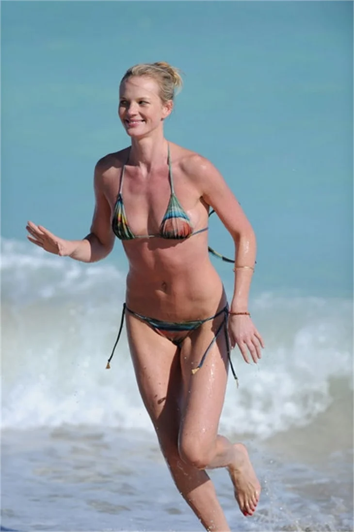 Rus güzel Anne Vyalitsyna tatilde