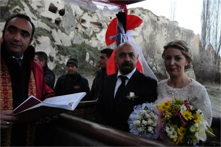 Kapadokya'da balonda 12.12.12 nikahı