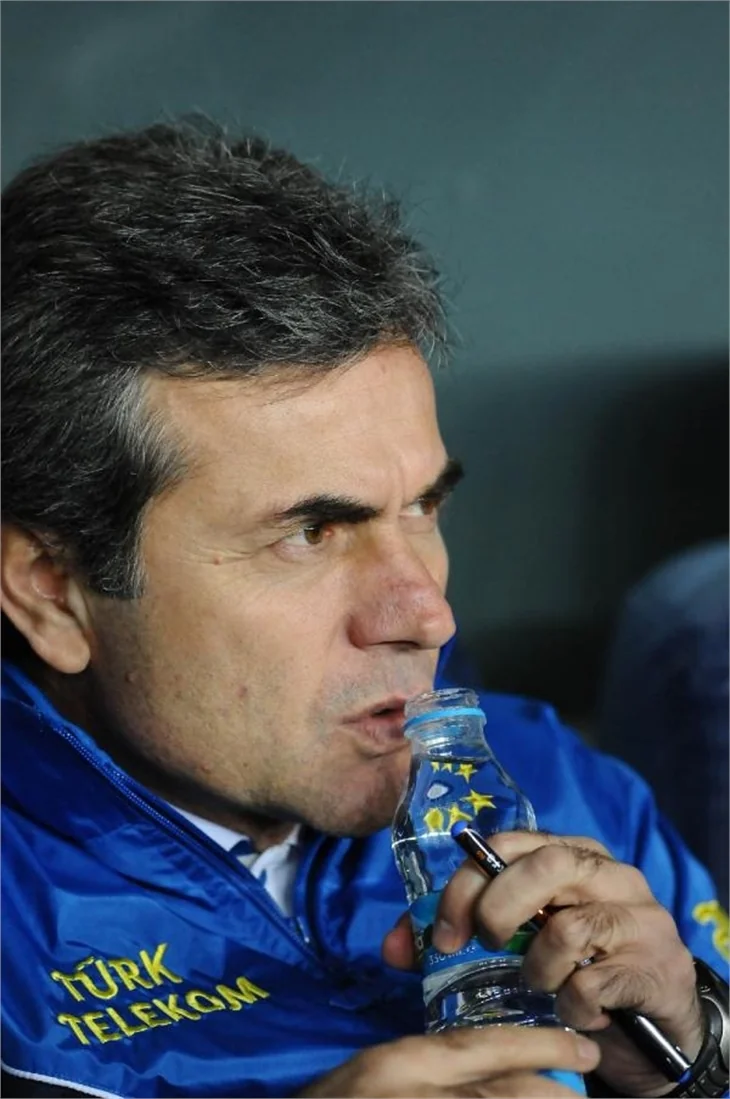 Fenerbahçe 3 kulvarda birden ilerliyor