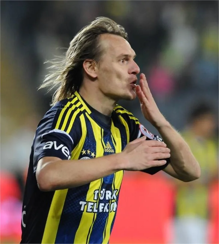 Fenerbahçe 3 kulvarda birden ilerliyor