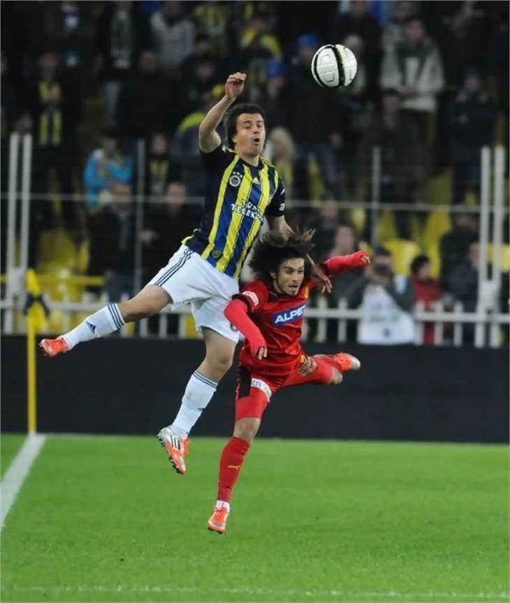 Fenerbahçe 3 kulvarda birden ilerliyor