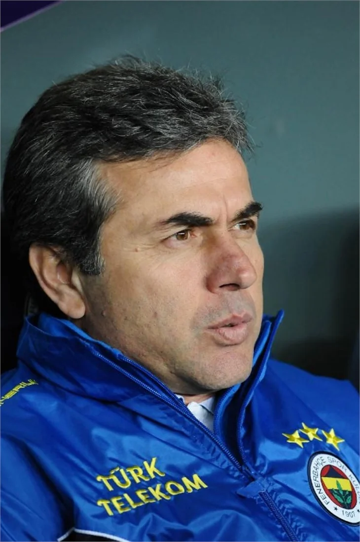 Fenerbahçe 3 kulvarda birden ilerliyor