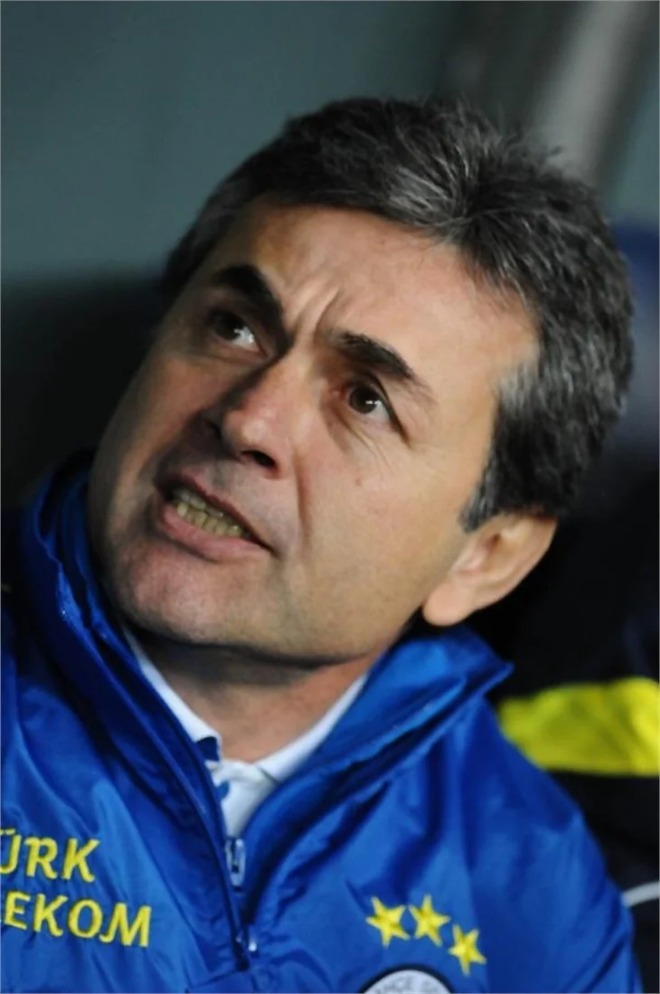 Fenerbahçe 3 kulvarda birden ilerliyor