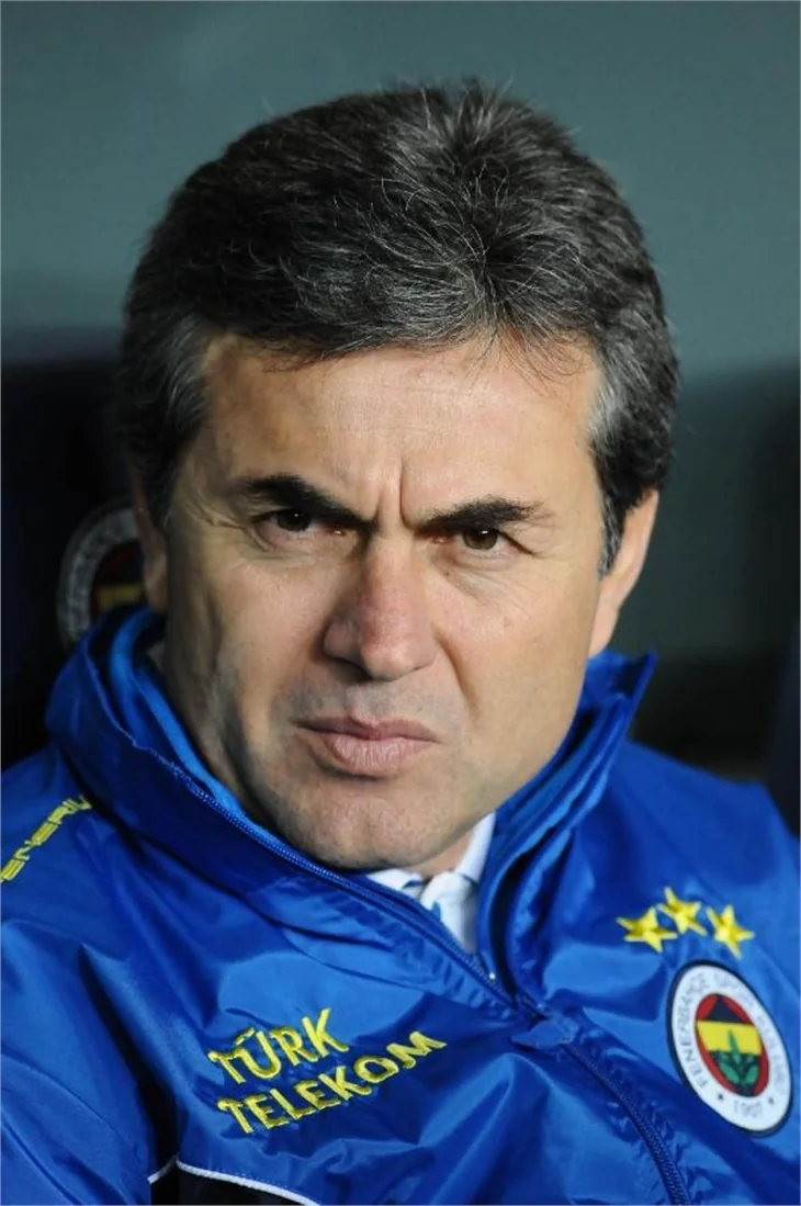 Fenerbahçe 3 kulvarda birden ilerliyor