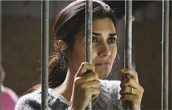 Tuba Büyüküstün hapishaneleri gezdi!