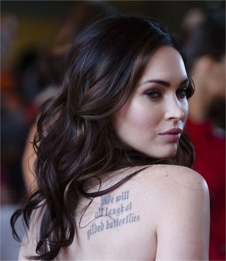 Megan Fox'a, Leslie Mann'dan övgü: "Hayatımda gördüğüm en güzel göğüsler"