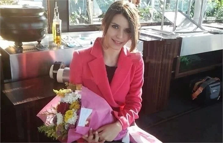 Beren Saat hayranları sete çiçek yağdırdı!