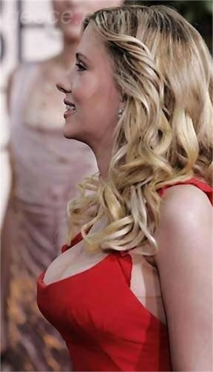 Scarlett Johansson: Kıvrımları olan her kadın seksidir...