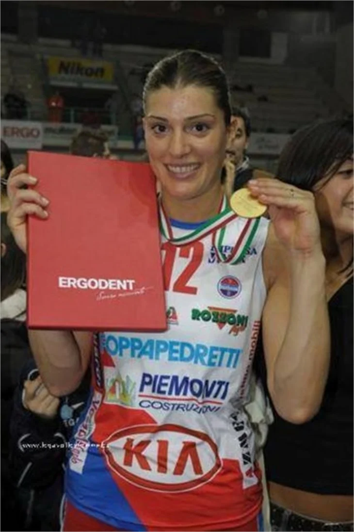 Francesca Piccinini, Kanarya yolunda...
