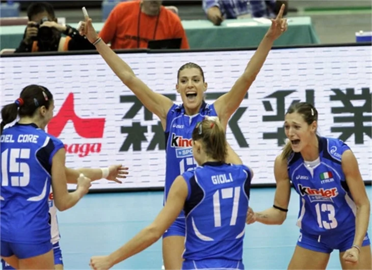 Francesca Piccinini, Kanarya yolunda...