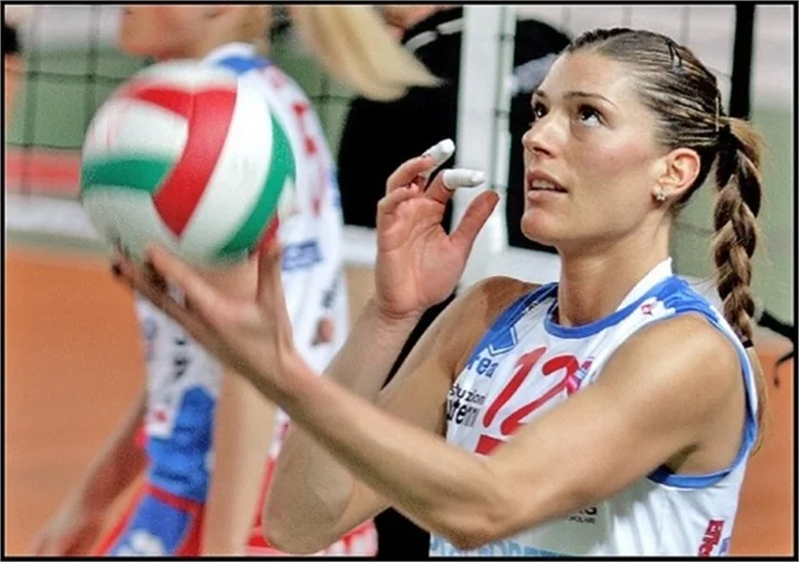 Francesca Piccinini, Kanarya yolunda...