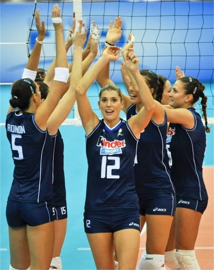 Francesca Piccinini, Kanarya yolunda...