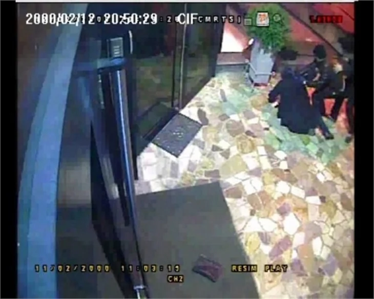 Barbaros Şansal'a saldırı anı güvenlik kamerasında!