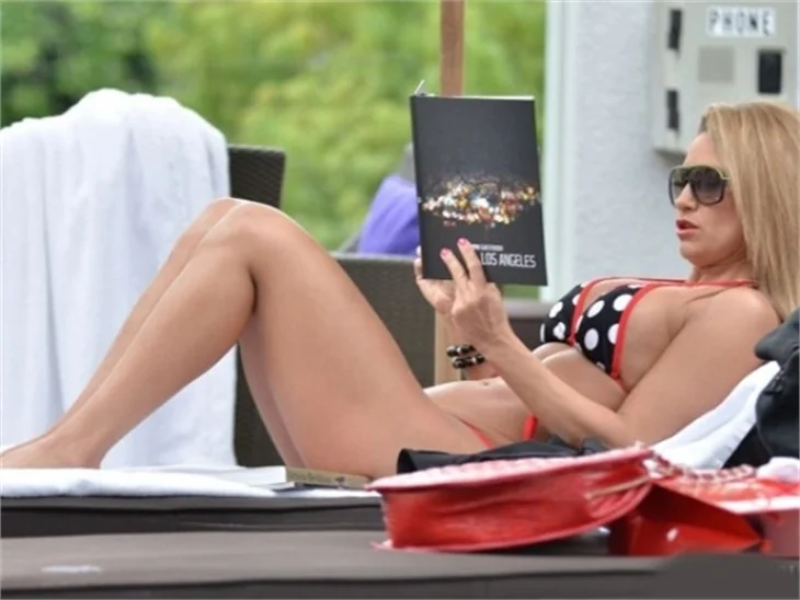 Jennifer Nicole Lee'den çıldırtan frikikler...
