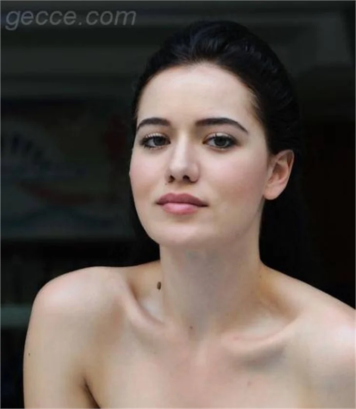 Fahriye Evcen'den tarihi kutlama!