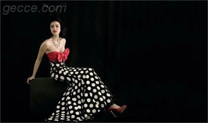 Fahriye Evcen'den tarihi kutlama!