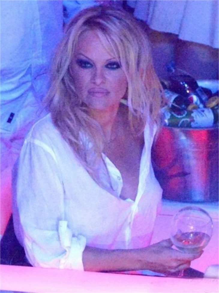 Pamela Anderson fena dağıttı!