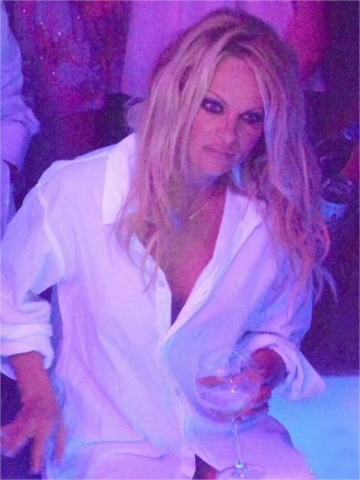 Pamela Anderson fena dağıttı!