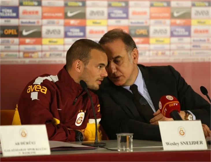 Sneijder'ın imza attığı günden ilk fotoğraflar!