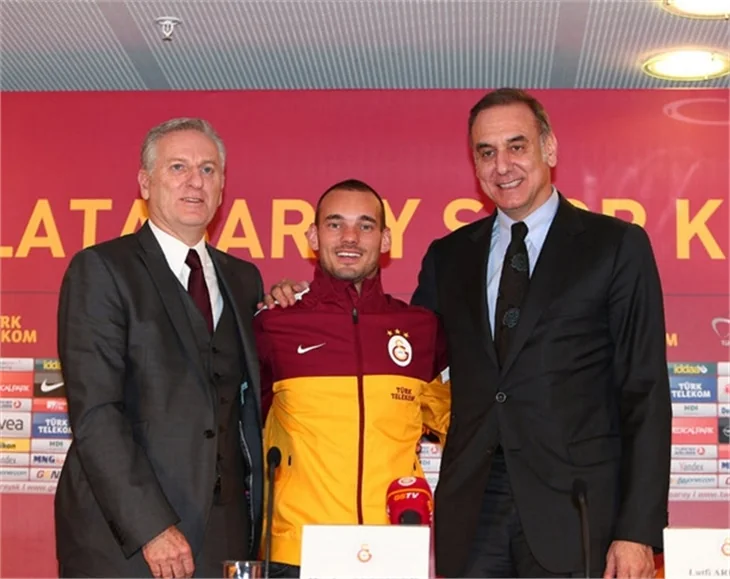 Sneijder'ın imza attığı günden ilk fotoğraflar!