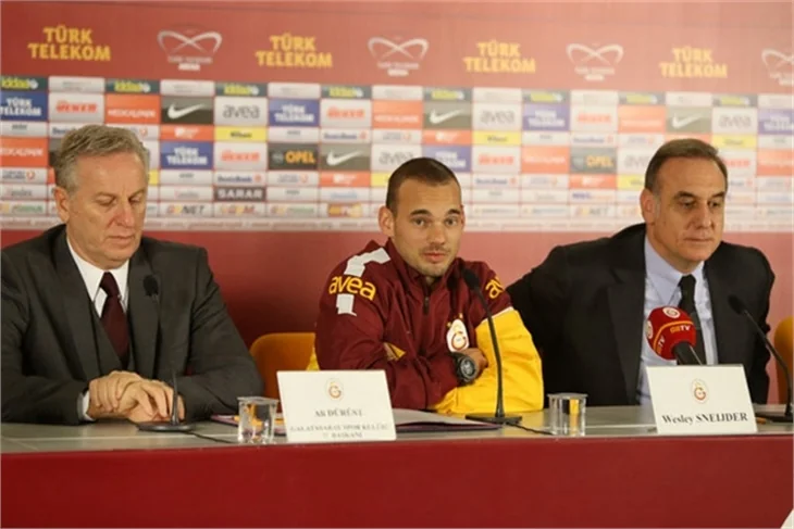 Sneijder'ın imza attığı günden ilk fotoğraflar!