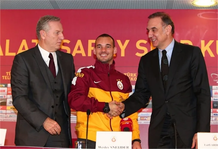 Sneijder'ın imza attığı günden ilk fotoğraflar!