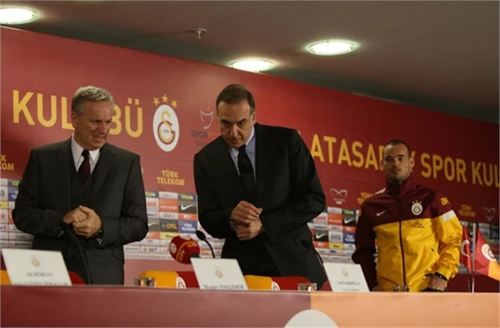 Sneijder'ın imza attığı günden ilk fotoğraflar!