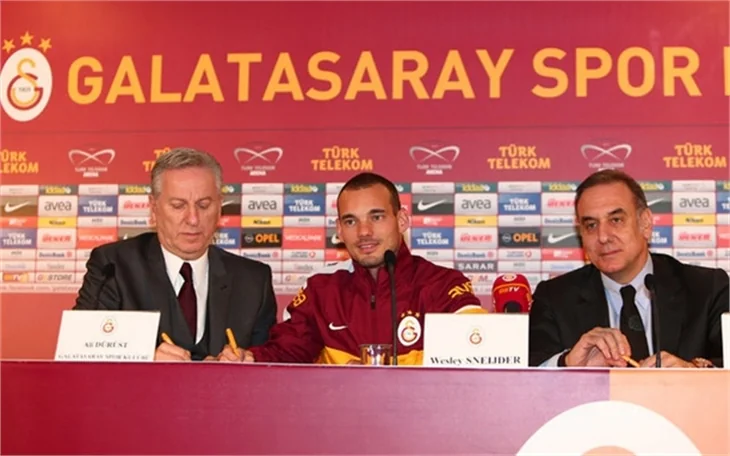 Sneijder'ın imza attığı günden ilk fotoğraflar!