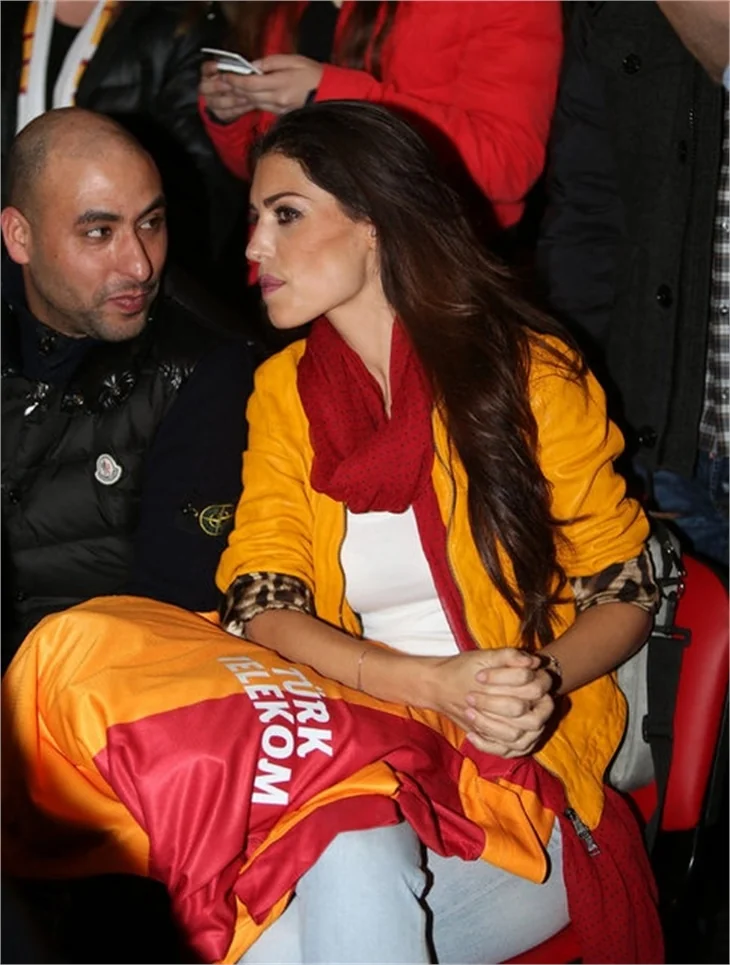 Sneijder'ın imza attığı günden ilk fotoğraflar!