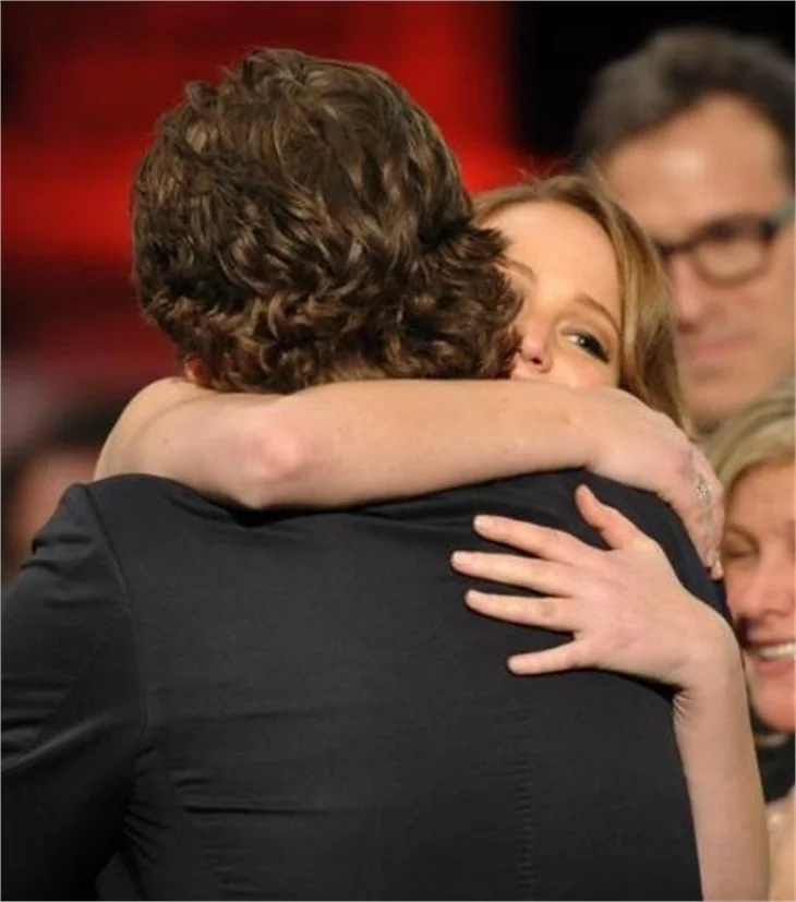 Jennifer Lawrence'ın elbise kazası!