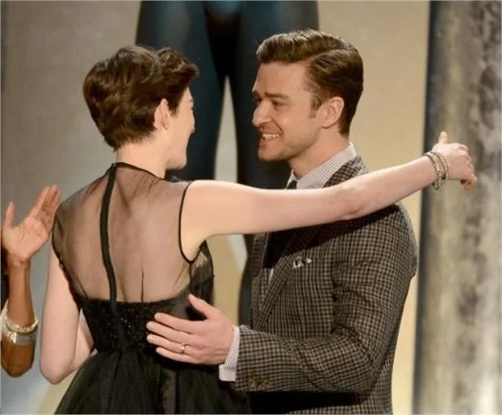 Jennifer Lawrence'ın elbise kazası!