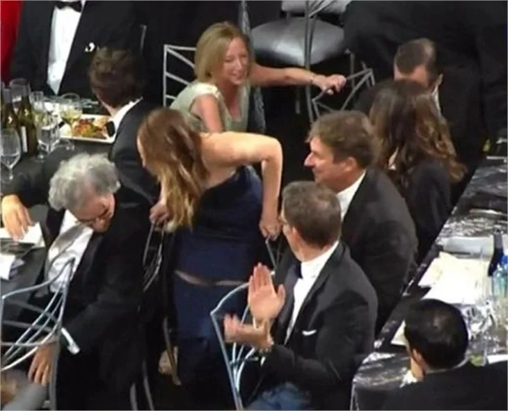 Jennifer Lawrence'ın elbise kazası!