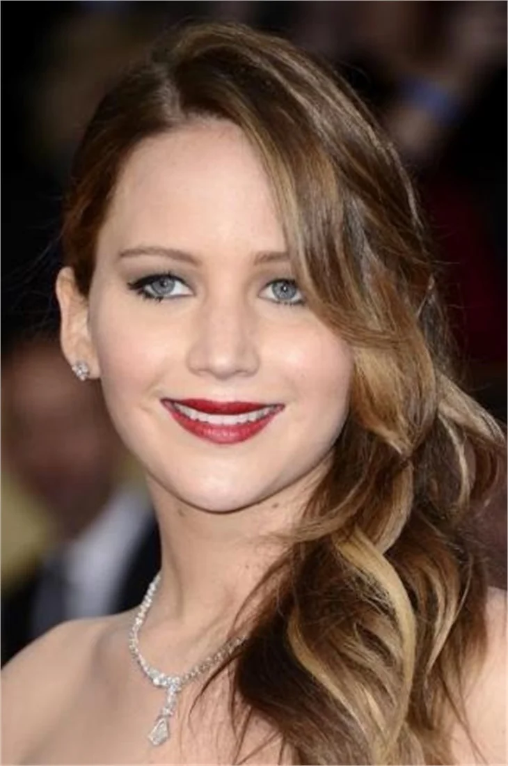 Jennifer Lawrence'ın elbise kazası!