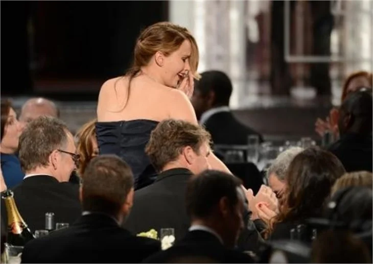 Jennifer Lawrence'ın elbise kazası!