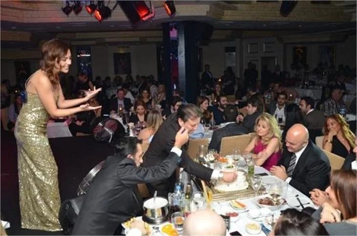 Ebru Gündeş, Günay sahnesinde!